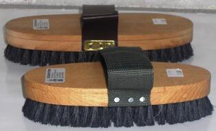 Ščetka za nego konj